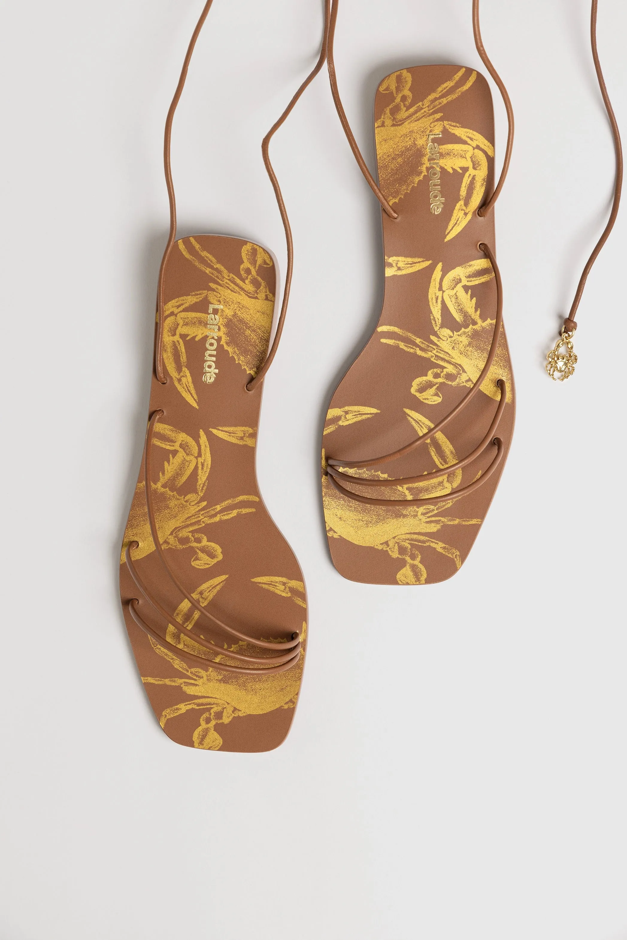 Nadia Flat Sandal In Caramel Leather